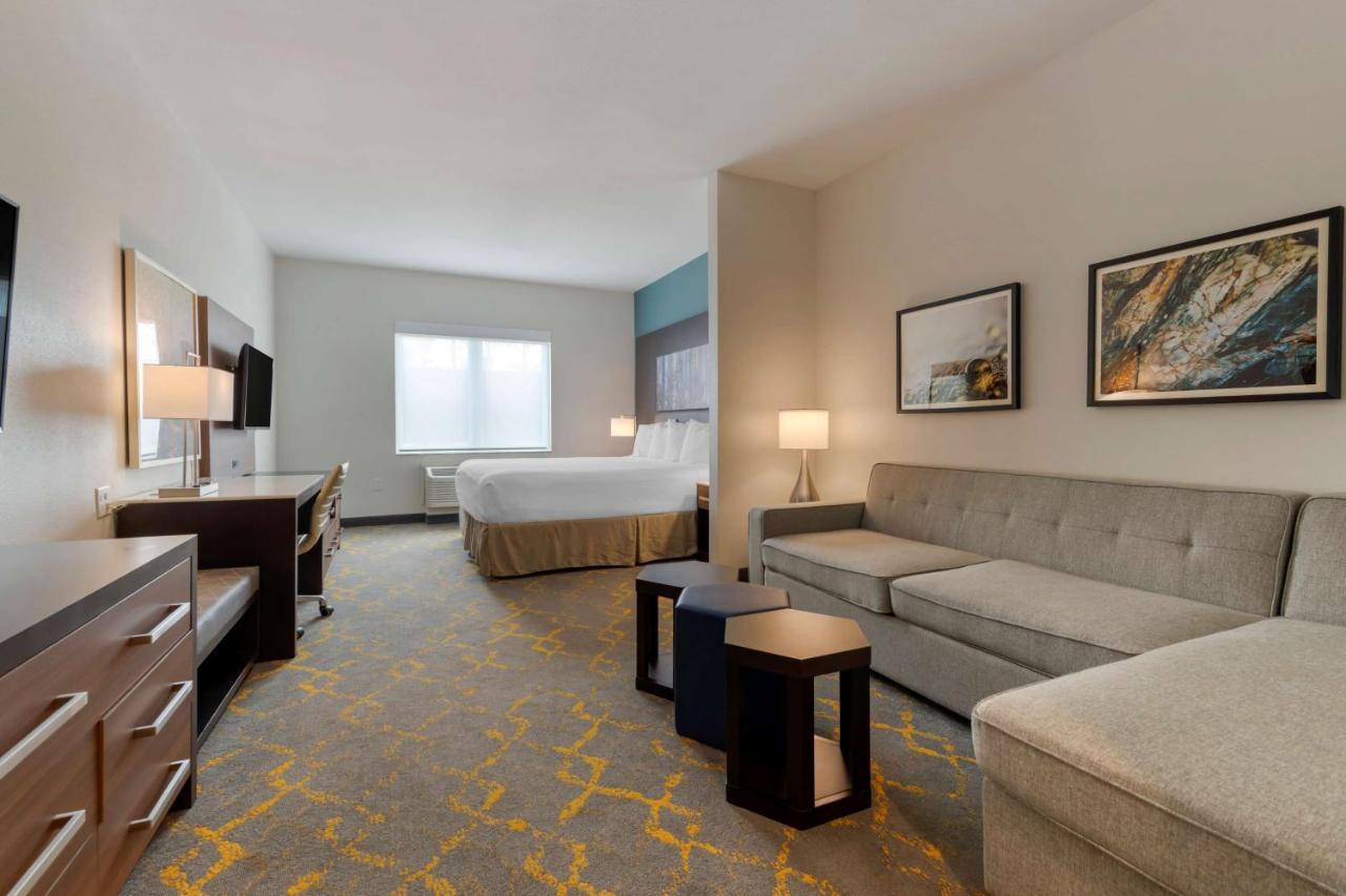 Best Western Plus Isanti Exterior photo