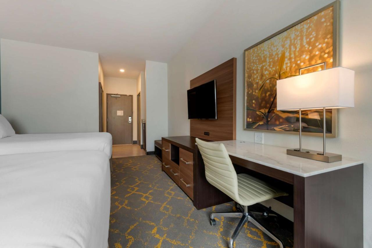 Best Western Plus Isanti Exterior photo